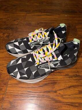 Brooks Levitate StealthFit 6 Geometric Pattern Running Shoes
